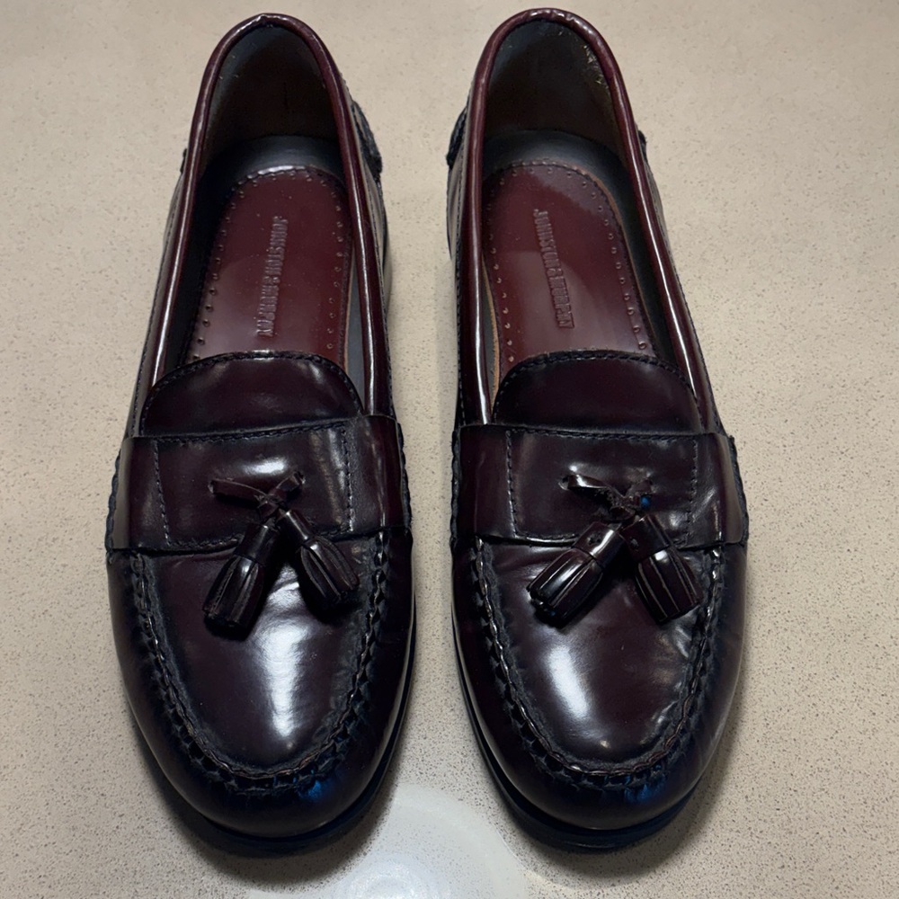 Johnston & Murphy Dark Burgundy Tassle Loafer made in Brazil. Like new condition